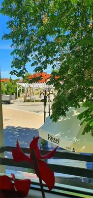 Balkon lub taras w obiekcie Zdrojowa - z widokiem na deptak