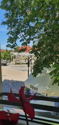 Balkon lub taras w obiekcie Zdrojowa - z widokiem na deptak