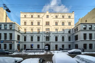 Budynek, w którym mieści się apartament