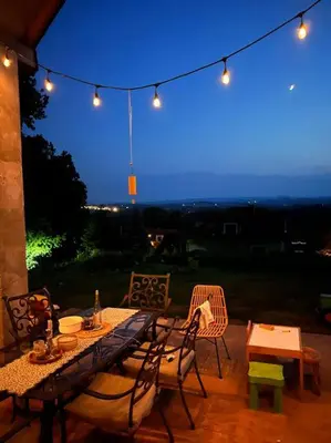 Balkon lub taras w obiekcie Dom z widokiem na góry stołowe i dużym ogrodem