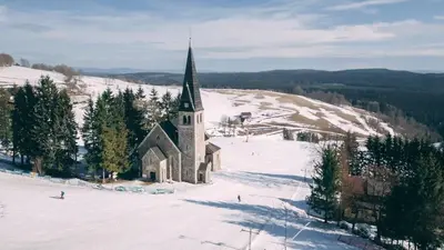 Obiekt Dom z widokiem na góry stołowe i dużym ogrodem zimą