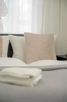 Łóżko lub łóżka w pokoju w obiekcie Charming Apartment Trzebnicka by Noclegi Renters