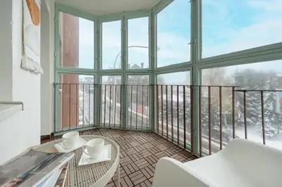 Balkon lub taras w obiekcie Charming Apartment Trzebnicka by Noclegi Renters