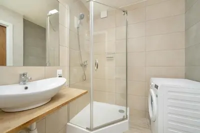 Łazienka w obiekcie Charming Apartment Trzebnicka by Noclegi Renters