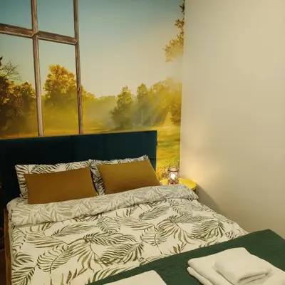 Łóżko lub łóżka w pokoju w obiekcie Apartament ZłotogórSKI Lądek-Zdrój