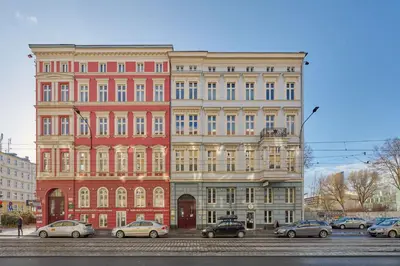Budynek, w którym mieści się apartament