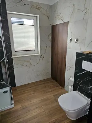 Łazienka w obiekcie All Season Lasówka - Klimat - Willa 10 osobowa z widokiem na góry, Sauna opalana drewnem, Jacuzzi 4km do Zieleniec SKI Arena