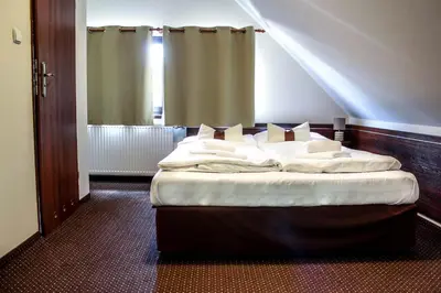 Łóżko lub łóżka w pokoju w obiekcie Zajazd Pod Niedźwiedziem