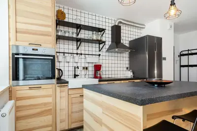 Kuchnia lub aneks kuchenny w obiekcie Elegant Apartment Tumskie Ogrody with FREE GARAGE Wrocław by Noclegi Renters