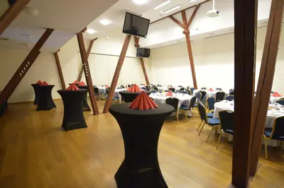 Restauracja lub miejsce do jedzenia w obiekcie Centrum Edukacyjno-Rozwojowe Wrocław Pawłowice - bezpłatny parking