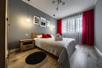 Łóżko lub łóżka w pokoju w obiekcie Central Park Red Apartment by BookingHost