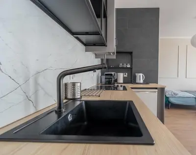 Kuchnia lub aneks kuchenny w obiekcie 71m2 Apartament Superior z Tarasem, Ogródkiem i Widokiem na Góry, Zachód Słońca, Parking - Kłodzko - Przyjaciół Ziemi Kłodzkiej, Centrum Kotlina Kłodzka
