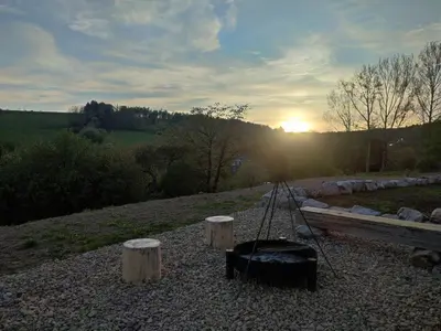 Przyroda w pobliżu tego domu w stylu alpejskim