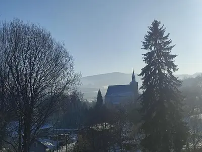 Przyroda w pobliżu tego domu w stylu alpejskim
