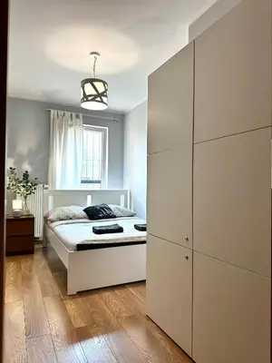 Łóżko lub łóżka w pokoju w obiekcie DMOWSKIEGO 19C- Self Check-In 20h ~ LIFT