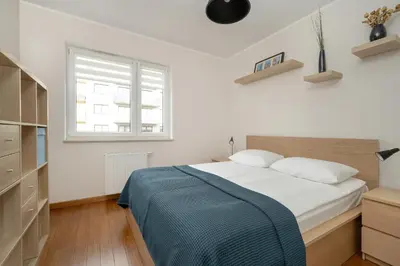 Łóżko lub łóżka w pokoju w obiekcie One Bedroom Apartment Nadodrze with FREE GARAGE Wrocław by Noclegi Renters