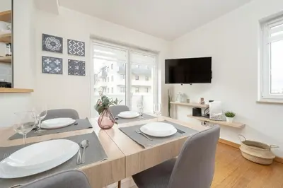 Telewizja i/lub zestaw kina domowego w obiekcie One Bedroom Apartment Nadodrze with FREE GARAGE Wrocław by Noclegi Renters