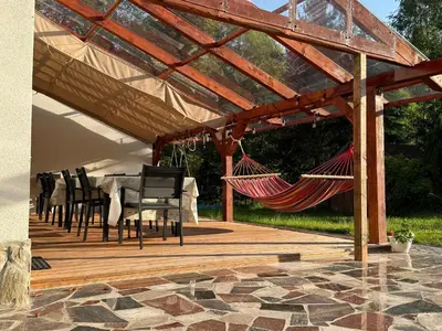 Patio lub wspólna przestrzeń na świeżym powietrzu w obiekcie Sowia Enklawa