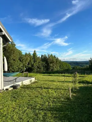Przyroda w pobliżu tego domu w stylu alpejskim