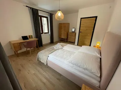 Łóżko lub łóżka w pokoju w obiekcie Dom na Słowiańskiej
