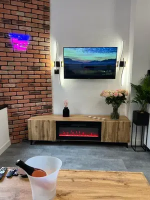 Telewizja i/lub zestaw kina domowego w obiekcie LOFT w centrum z jacuzzi