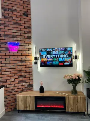 Telewizja i/lub zestaw kina domowego w obiekcie LOFT w centrum z jacuzzi