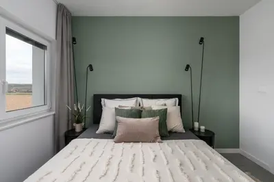 Łóżko lub łóżka w pokoju w obiekcie Green Heaven Modern Suites