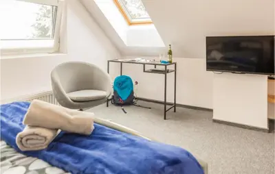 Telewizja i/lub zestaw kina domowego w obiekcie Amazing Home In Taszów With Sauna