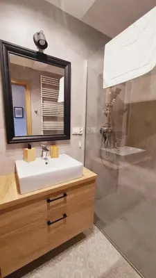 Łazienka w obiekcie Apartament 31 z Sauną Rowery, Spacery w Dolinie Baryczy - 5D Apartamenty