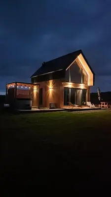 Budynek, w którym mieści się domek letniskowy