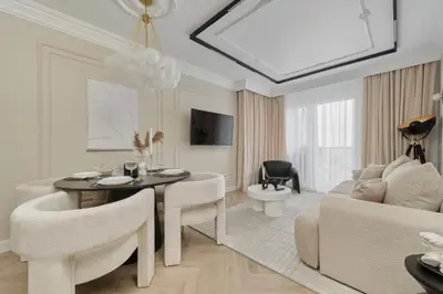 Telewizja i/lub zestaw kina domowego w obiekcie Luxurious 13th Floor Beige Apartment in Wrocław with Furnished Balcony by Renters Prestige