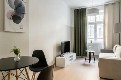 Telewizja i/lub zestaw kina domowego w obiekcie RentPlanet - Apartamenty Śródmieście