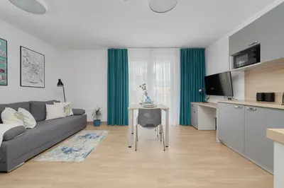 Telewizja i/lub zestaw kina domowego w obiekcie Cozy & Modern Studio Rogowska by Noclegi Renters