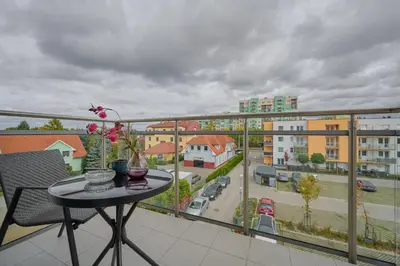 Balkon lub taras w obiekcie Cozy & Modern Studio Rogowska by Noclegi Renters