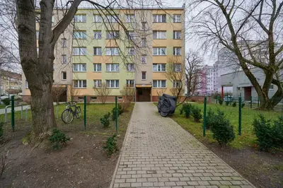 Ogród w obiekcie Zegadłowicza Riverside Studio in Wrocław by Noclegi Renters