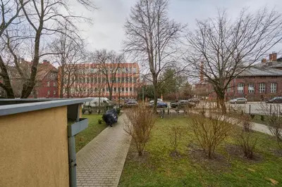 Ogród w obiekcie Zegadłowicza Riverside Studio in Wrocław by Noclegi Renters