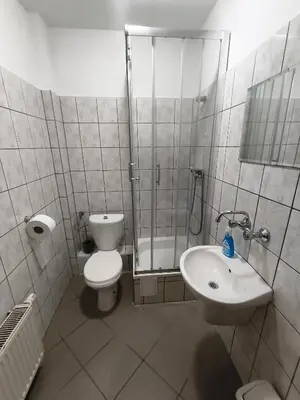 Łazienka w obiekcie Ząbkowickie Centrum Sportu i Rekreacji Sp. z o. o.