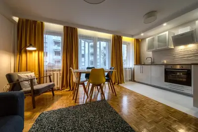 Kuchnia lub aneks kuchenny w obiekcie Neon Apartment by BookingHost