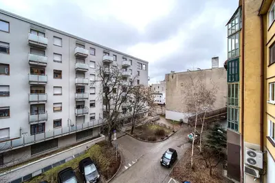 Budynek, w którym mieści się apartament