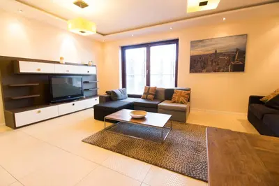 Telewizja i/lub zestaw kina domowego w obiekcie Apartments 4 You