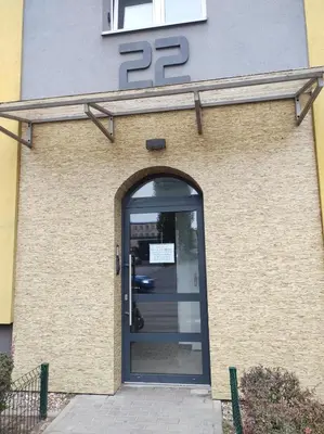 Fasada lub wejście do obiektu mieszkanie Tarnowskie Góry obok sądu