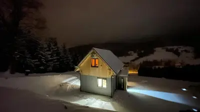 Obiekt DOMKI NA SKARPIE zimą