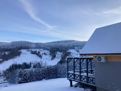Obiekt DOMKI NA SKARPIE zimą