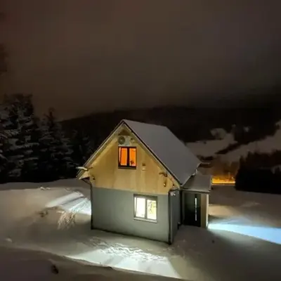 DOMKI NA SKARPIE