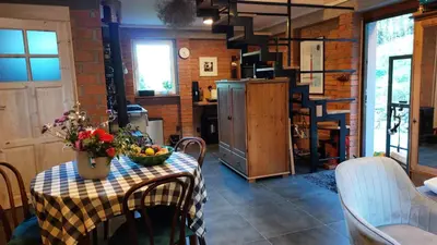 Kuchnia lub aneks kuchenny w obiekcie Domek za lipą