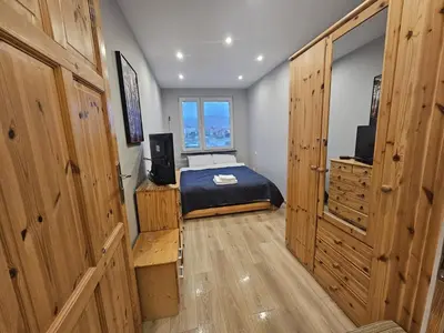 Łóżko lub łóżka w pokoju w obiekcie City Sense - Apartament z widokiem na góry i miasto