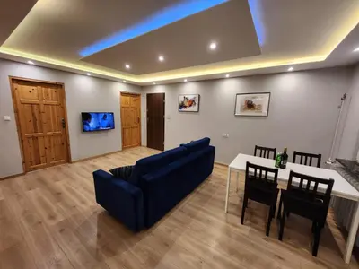 Telewizja i/lub zestaw kina domowego w obiekcie City Sense - Apartament z widokiem na góry i miasto