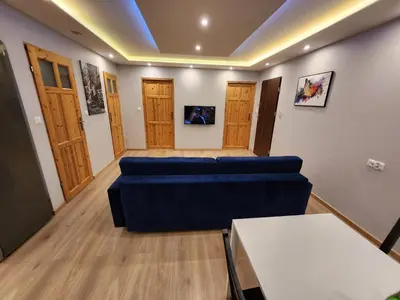 Część wypoczynkowa w obiekcie City Sense - Apartament z widokiem na góry i miasto