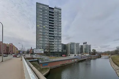 Budynek, w którym mieści się apartament