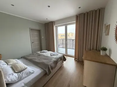 Łóżko lub łóżka w pokoju w obiekcie Przestronny 3 pokojowy apartament Park City